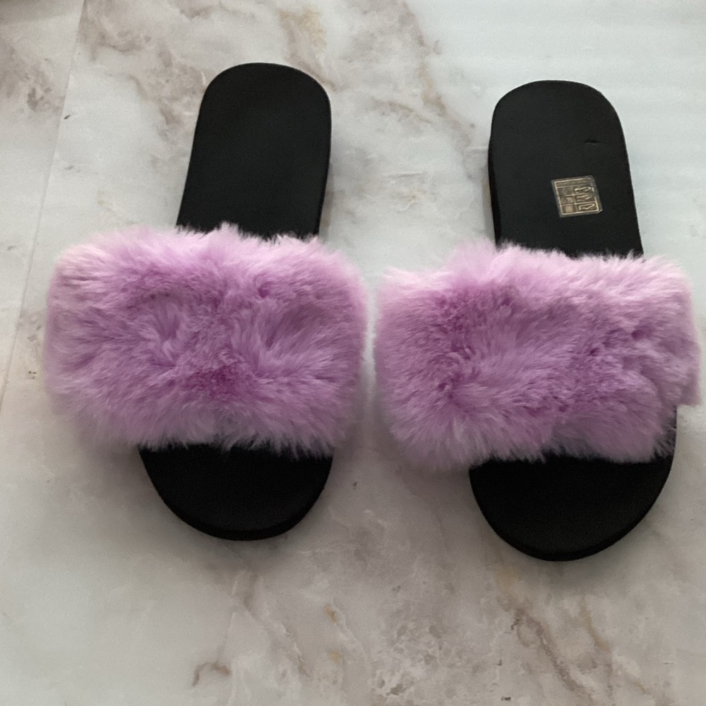 fluffy purple slides 8.5 forever 21💜